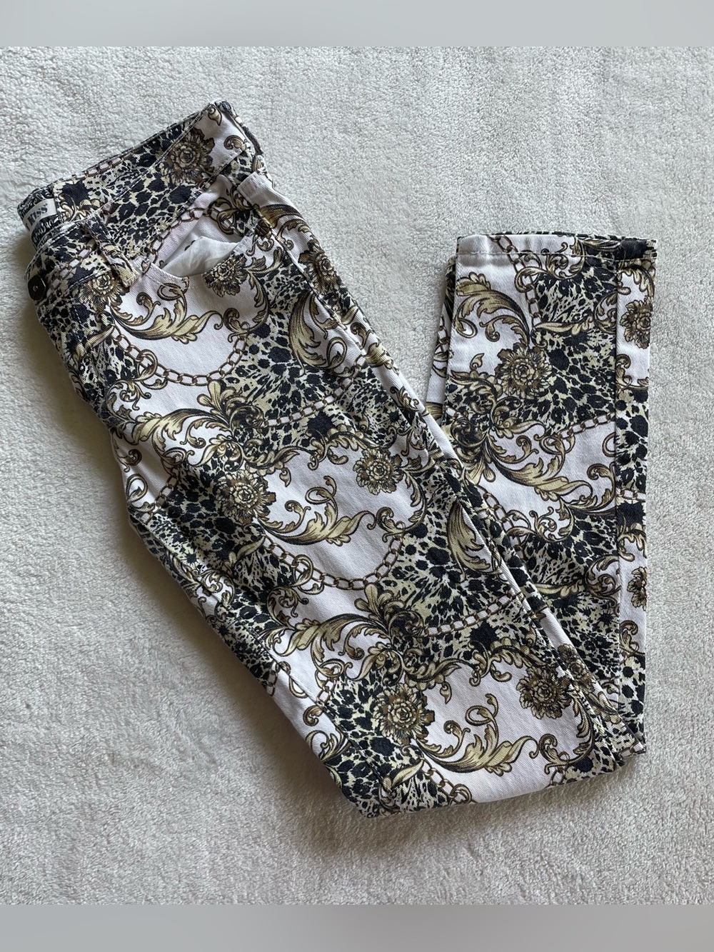 HOT KISS Skinny Lilly White and Gold Decor Print Jeans size 7 - Picture 1 of 13